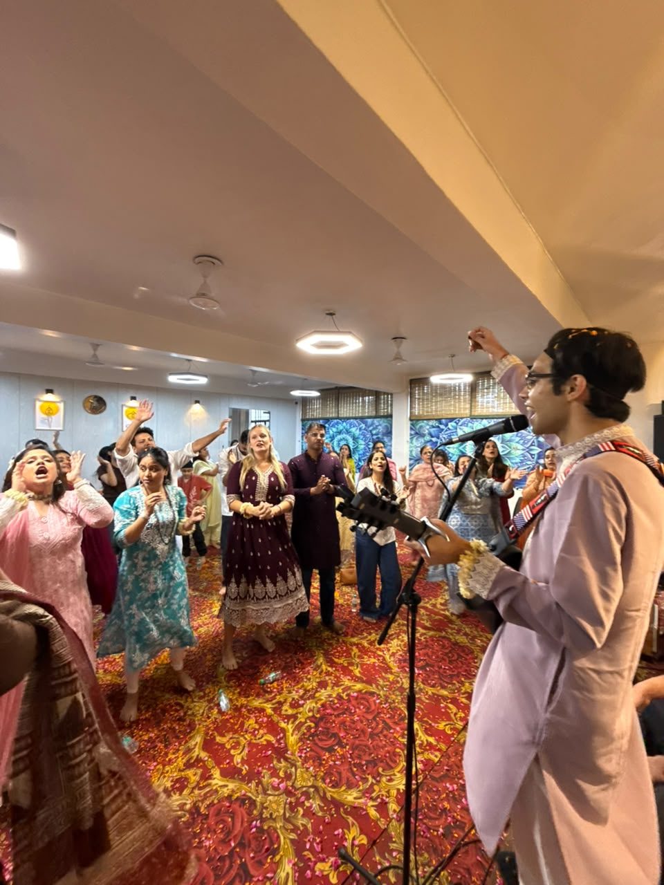 Live kirtan circle